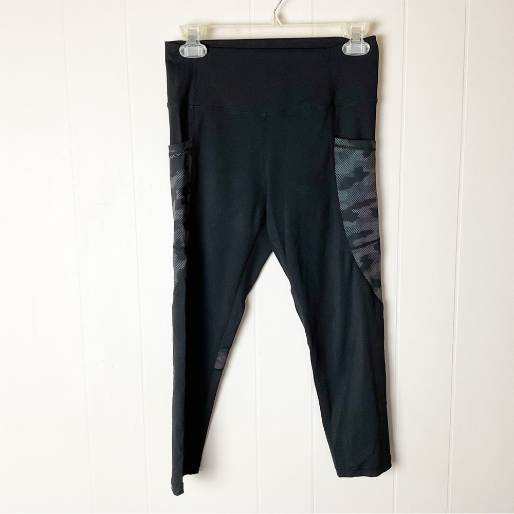 ZYIA hi-rise black reflective camo capri 20"  size 8-10 With Pockets